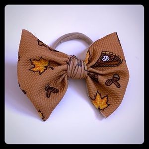 Medium size bow on nylon